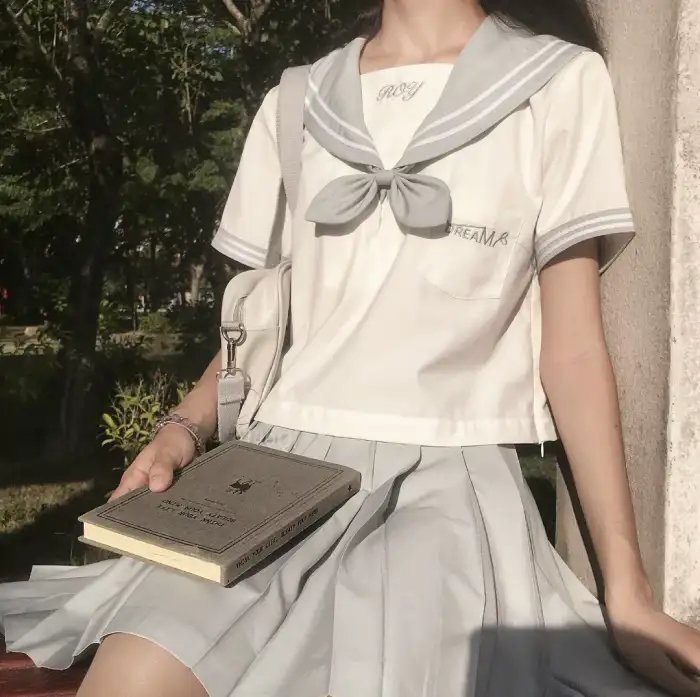 战王绝嗣，却意外撞见缩小版自己